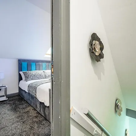 -57ar- Setup For Your Relaxed And Amazing Leeds (West Yorkshire)